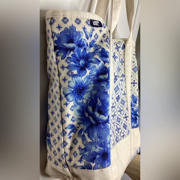 Lands end Large Blue and White Floral , open Tote Bag, 100% cotton canvas. - Picture 2 of 11